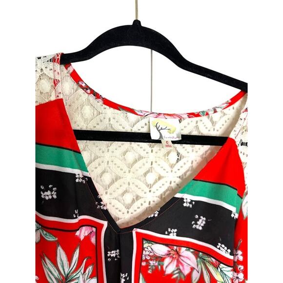 Fig & Flower Boho Floral Tie Blouse Size Large Lace Detail Red 3/4 Sleeves Flowy - Picture 2 of 9